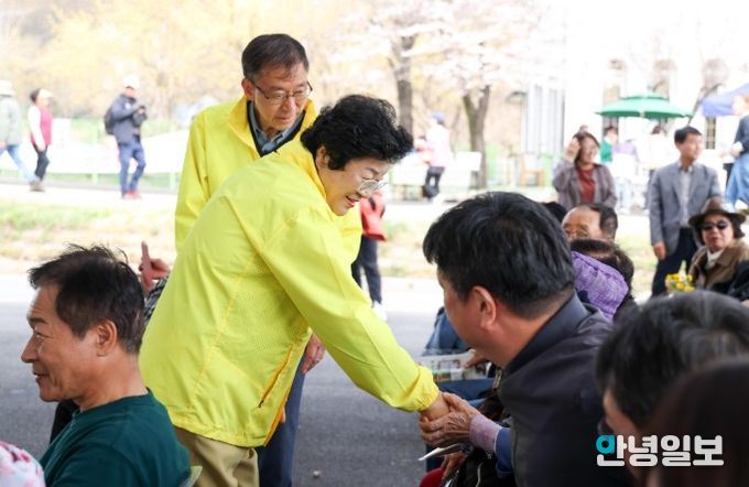 만개한 산수유와 함께한 봄, 제27회 이천백사산수유꽃축제 성황리 마무리
